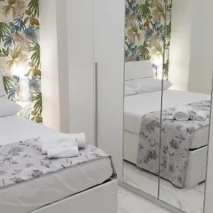 partenopeulisse-house-napoli.hotels-amalfi.com/